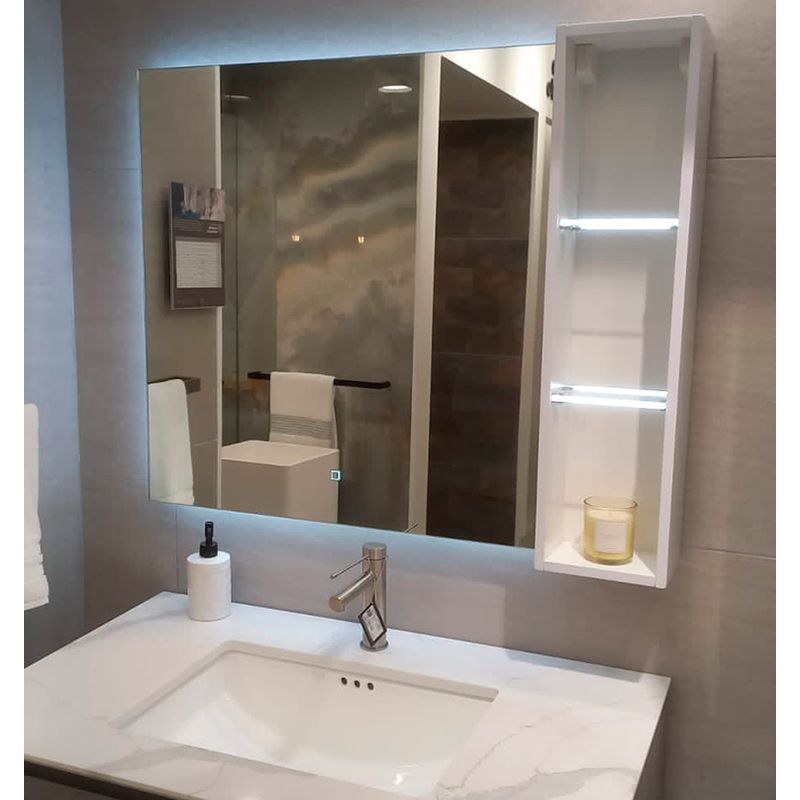 Espejo para baño con retroiluminación y franjas arenadas de 120 cm  fabricado con vidrio liso Mirko BathDecor